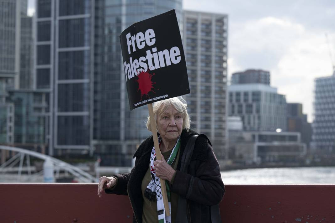 Londra ve Saraybosna'da İsrail protestosu! Binlerce kişi sokaklara döküldü - Resim: 9